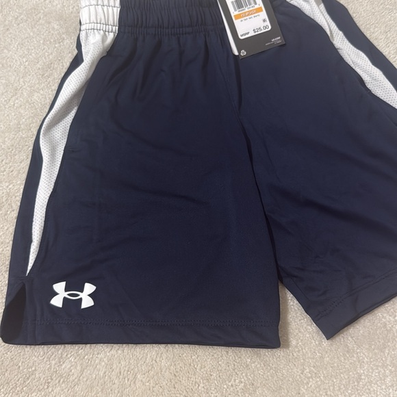 Under armour boys shorts - Picture 2 of 4